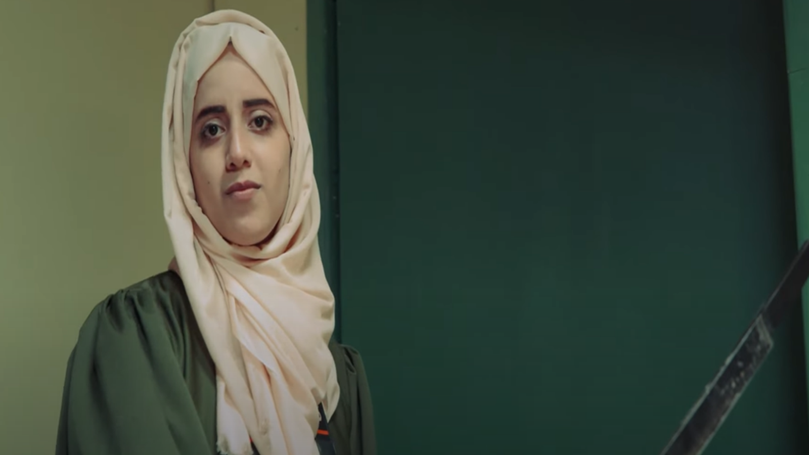 فيلم بين صورتين